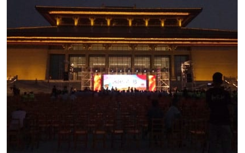 丝路欢歌庆八一 警民同心为文博